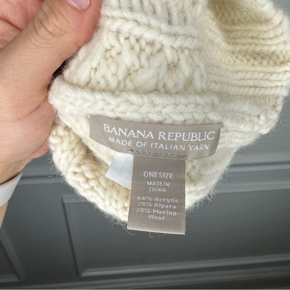 Banana Republic Merino Wool Alpaca Blend Cable Knit Cream Beanie - Picture 3 of 3